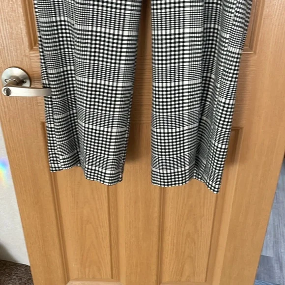 Old Navy elastic waist, wide leg, 2 pocket, polyester pants - Picture 3 of 6